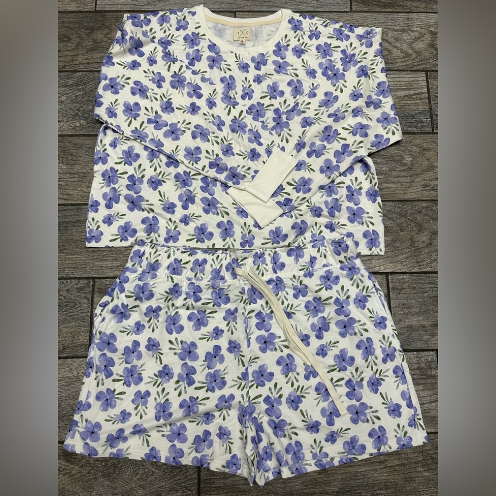 Thread & Supply Ladies Purple Flowery 2 Piece Top and Bottom Sleep Set NWT